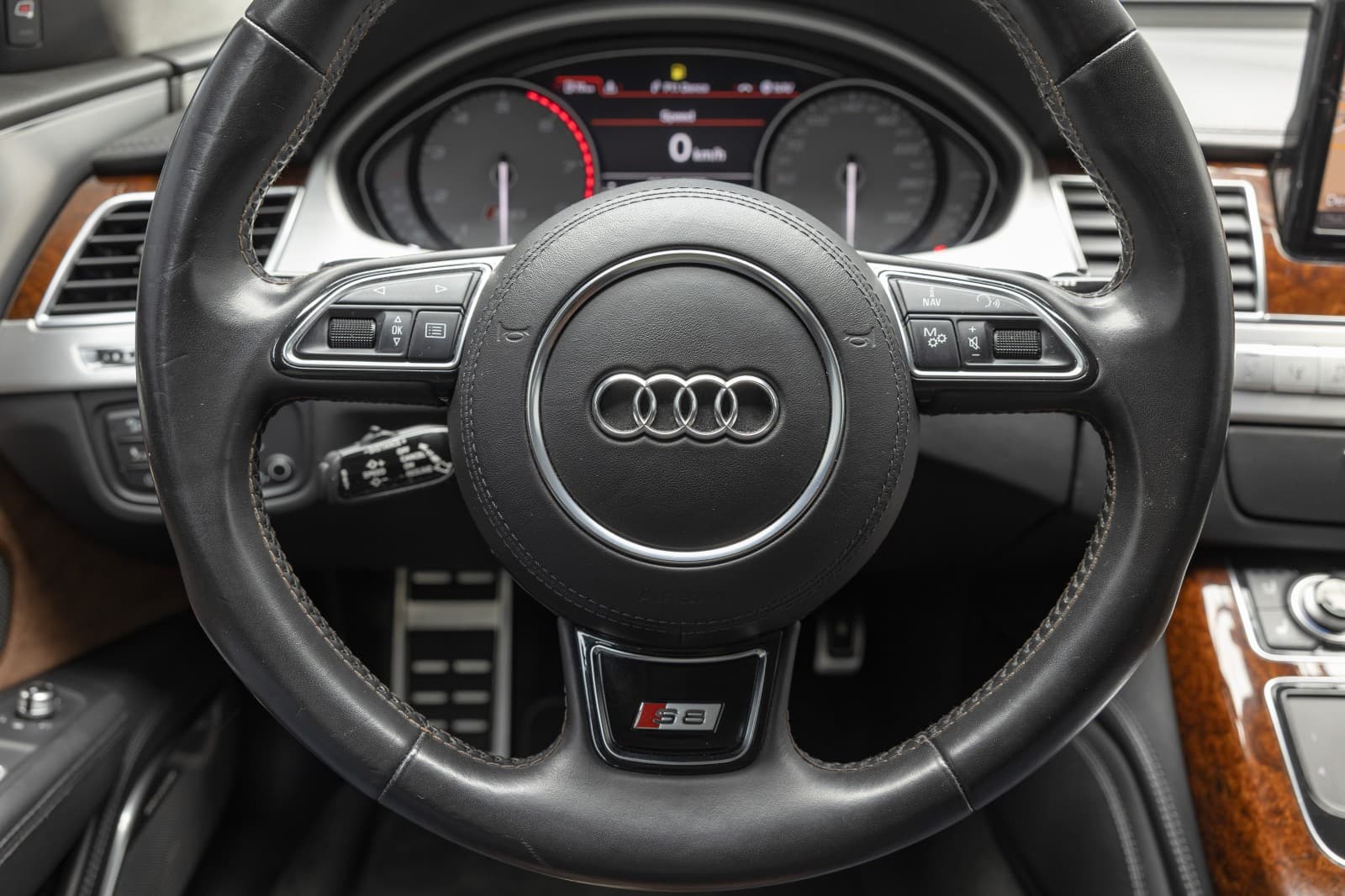 Audi S8 - bilde 22